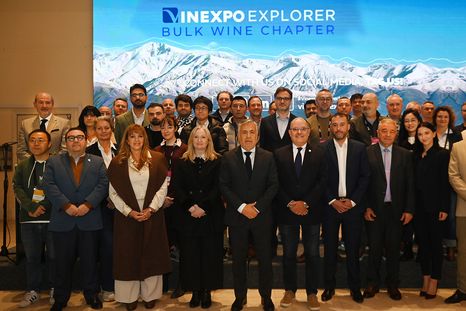 Los máximos referentes mundiales del vino a granel llegaron a Mendoza para concretar nuevos negocios en el segmento. Los máximos referentes mundiales del vino a granel llegaron a Mendoza para concretar nuevos negocios en el segmento.