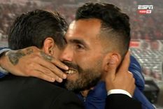Tevez le dijo a Gallardo: Lo mejor para lo que se viene. Tevez le dijo a Gallardo: Lo mejor para lo que se viene.