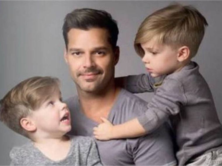Foto: https://www.publimetro.com.mx/mx/entretenimiento/2020/03/28/ricky-martin-gemelos-como-lucen.html