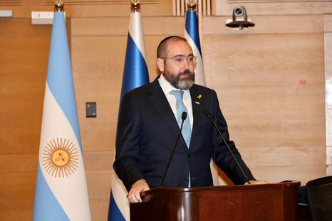 El embajador argentino en Israel, Axel Wahnish, participó del homenaje en la Knesset del atentado a la AMIA por primera vez en la historia. El embajador argentino en Israel, Axel Wahnish, participó del homenaje en la Knesset del atentado a la AMIA por primera vez en la historia.