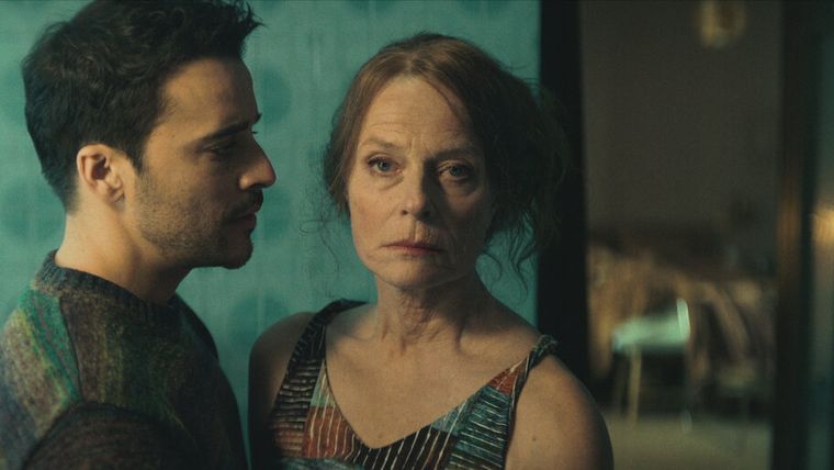 La película es una distopía. La película es una distopía.