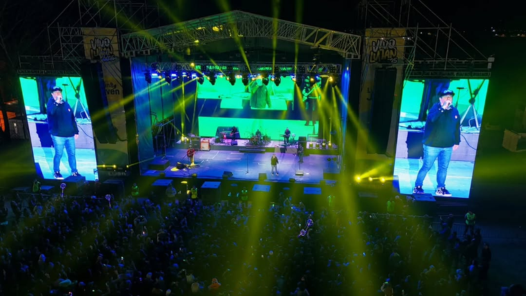 Kapanga en el escenario. Créditos: Instagram / lujandecuyomza Kapanga en el escenario. Créditos: Instagram / lujandecuyomza