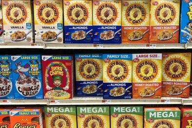 MDZol | Tres tamaños de una marca de cereales con aumentos de precio: el tamaño regular, que en realidad es más pequeño; tamaño familiar, que es el antiguo tamaño normal; y un nuevo tamaño Mega. Foto: Getty Images