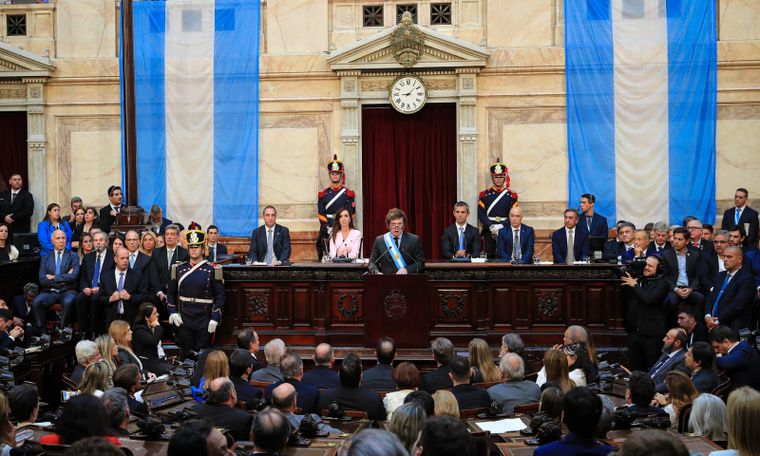 El Gobierno acelera Presupuesto y reforma laboral tras el nuevo Congreso.