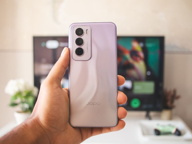 El Oppo Reno 12 Pro cuenta con una pantalla de 6,7 pulgadas optimizada para la lectura de documentos de texto. El Oppo Reno 12 Pro cuenta con una pantalla de 6,7 pulgadas optimizada para la lectura de documentos de texto.