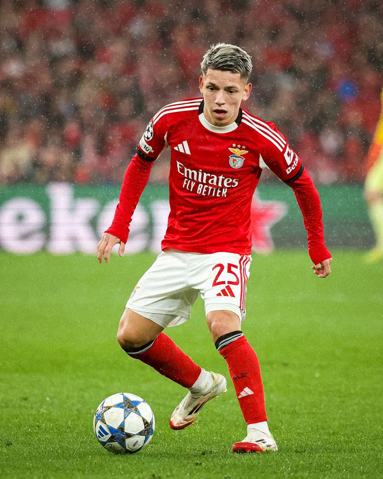 Prestianni no logra afianzarse en el equipo titular de Benfica. Prestianni no logra afianzarse en el equipo titular de Benfica.