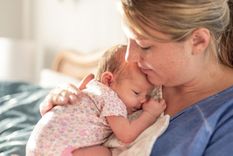 Los médicos indican que hay que evitar los movimientos bruscos a la hora de hacer provechito al bebé.