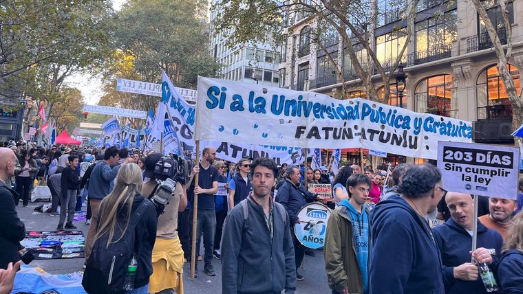 Marcha Universitaria: las universidades reclamaron que la situación es crítica y pidieron que el Gobierno aplique la ley