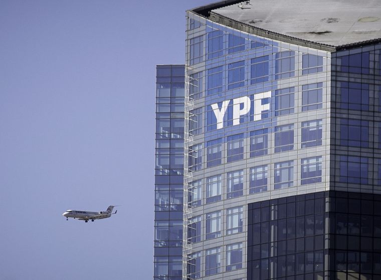 YPF y Shell sellaron un acuerdo clave para avanzar en el desarrollo de la planta de licuefacción de gas natural.