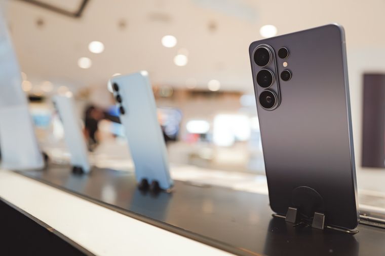 Amazon ofrece el último gama alta de Samsung a un precio imperdible.