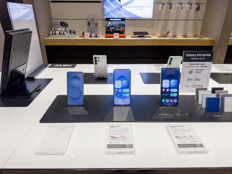 Los smartphones gama alta más accesibles en Ciudad del Este.