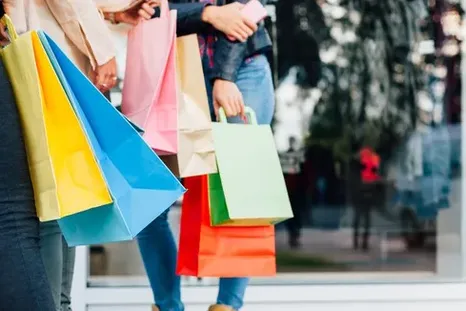 Entre el 9 y el 10 de mayo se realizará la primera edición de Shopping Fest, El Solar Shopping y Recoleta Urban Mall. Entre el 9 y el 10 de mayo se realizará la primera edición de Shopping Fest, El Solar Shopping y Recoleta Urban Mall.