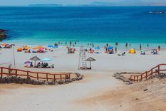 Las playas más majestuosas de Chile combinan desierto, ciudad y bosque en tres postales únicas del Pacífico.