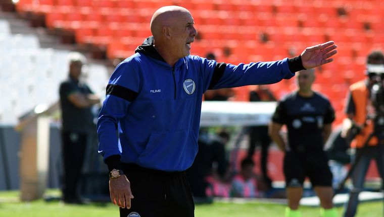 Oldrá tiene una serie de dudas para el duelo con Gimnasia de La Plata. Foto: ALF PONCE MERCADO / MDZ