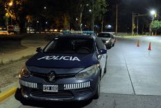 las hizo todas: manejo borracha despues de las 0.30 y choco a un movil policial en godoy cruz