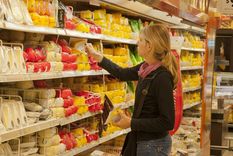 moreno autorizo aumentos del 4,7% y 9% para 10.000 productos de supermercados