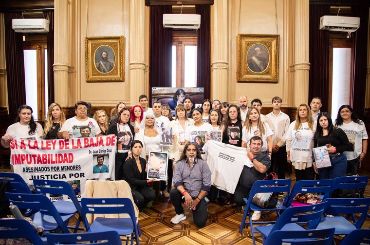 Patricia Bullrich, junto a familiares de víctimas del delito&nbsp;