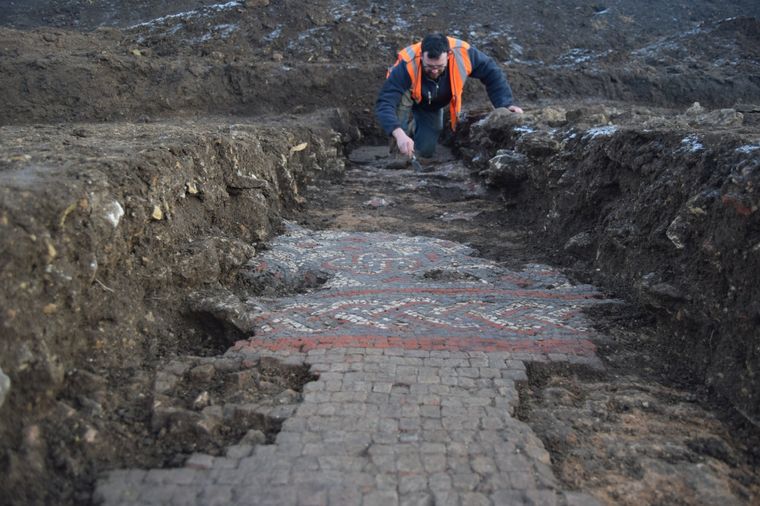 Arqueólogos encontraron un mosaico romano Foto: Oxford Archaeology