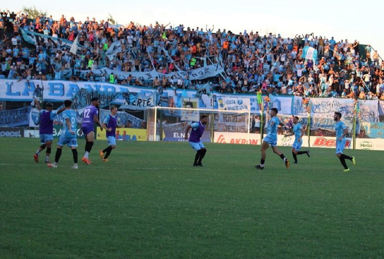 El Perro volvió al Federal y lo festejó con toda su gente en Córdoba. Foto: Prensa Gutiérrez SC