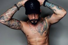 Nuevo aspecto El cantante luce diferente tras cambiar sus hábitos y pasar por el quirófano.