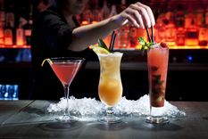 primeros egresados como bartenders, atencion al cliente y concientizacion turistica