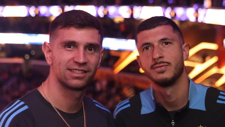 El Dibu y Guido Rodríguez en el estadio de los Lakers Foto: Instagram @lakers