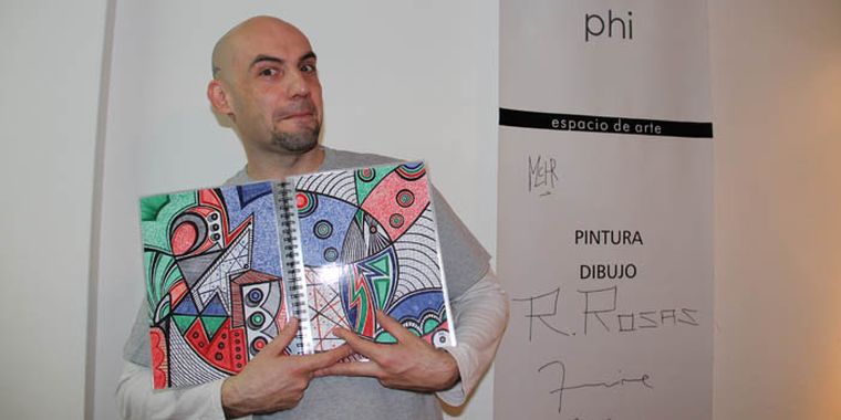 Melchor Montoya y una de sus obras Foto: Maggie Ojcius/ Mediamza.com