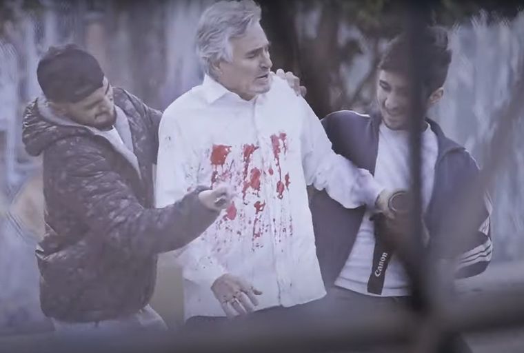 Una escena del video que presentó la defensa del policía