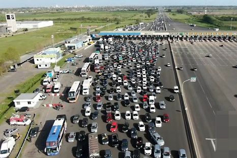 Esta noche cierra la Autopista Buenos Aires-La Plata. Esta noche cierra la Autopista Buenos Aires-La Plata.