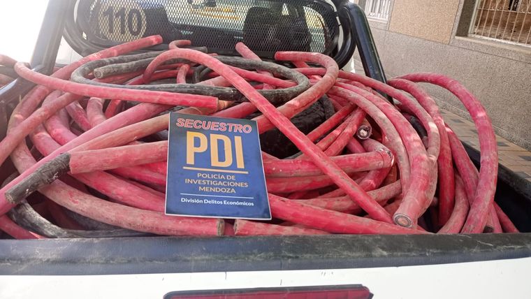 Se secuestraron grandes cantidades de cobre y otros materiales vinculados a empresas de servicios públicos Foto: Ministerio de Seguridad de Mendoza