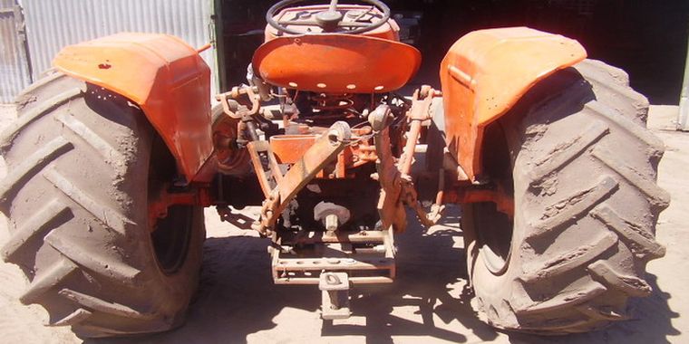 Modelo del tractor robado.
