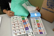 Muchos electores llegaron a las mesas sin saber cómo emitir su voto.