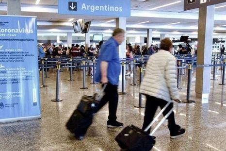 Los vuelos internacionales son aprobados por la ANAC. Foto: Télam