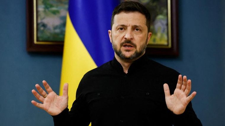El presidente de Ucrania, Volodymyr Zelensky, habla durante una rueda de prensa.