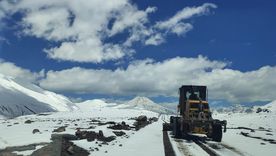 Vialidad sigue trabajando en el despeje de nieve en la Laguna del Diamante. Vialidad sigue trabajando en el despeje de nieve en la Laguna del Diamante.