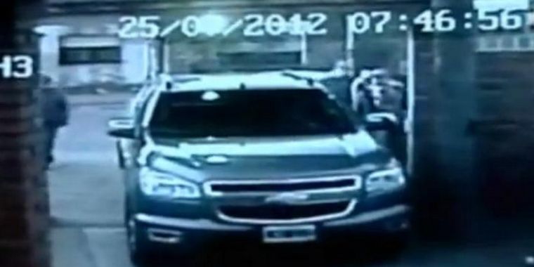 Imágenes registradas por la cámara de seguridad del edificio.