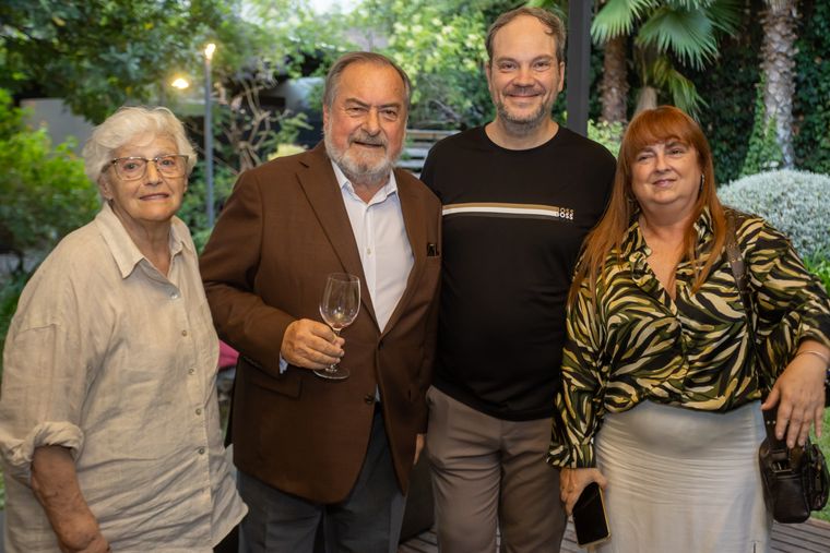 María Teresa, Michel, Fede Croce y Gaby Malizia. María Teresa, Michel, Fede Croce y Gaby Malizia.