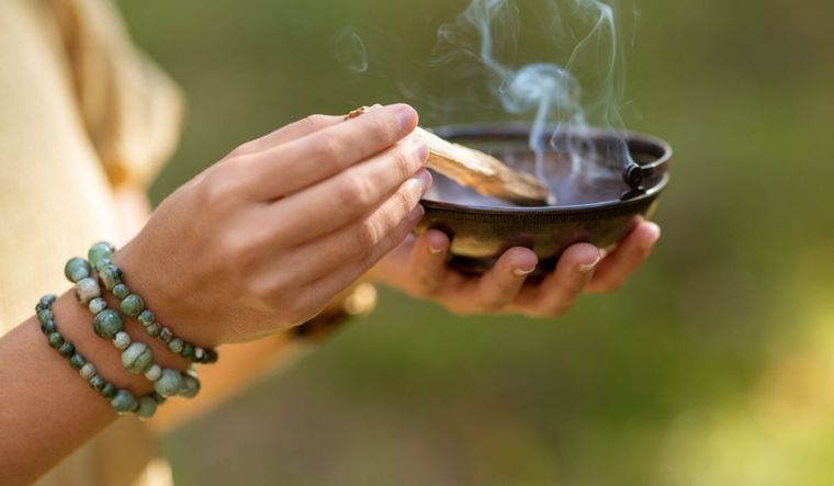Para despedir junio con buena energía y arrancar la segunda mitad del año con las pilas renovadas, muchos realizan rituales de limpieza. Leelos en la nota.