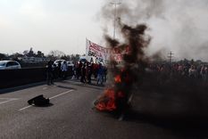 Piqueteros cortan este viernes más de tres autopistas. Foto: Polo Obrero