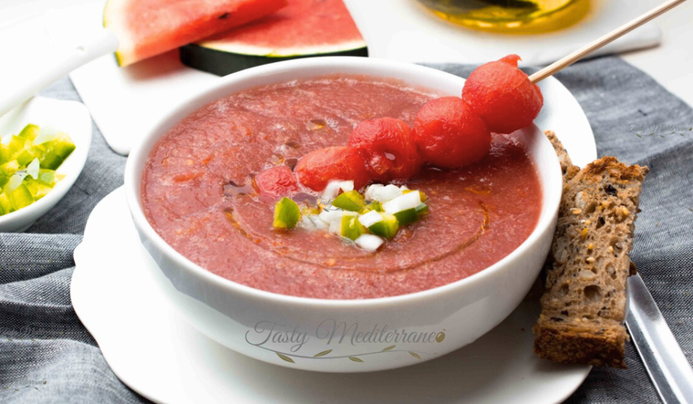 La receta de gazpacho de sandía es muy popular en menús de verano por su frescura. La receta de gazpacho de sandía es muy popular en menús de verano por su frescura.