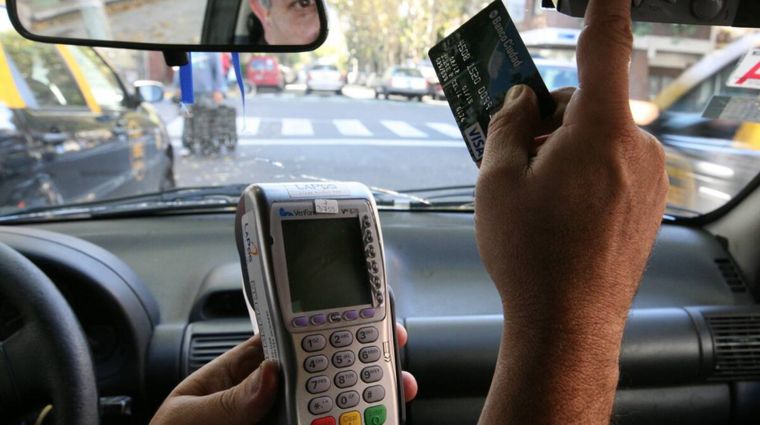 La estafa se efectúa mediante cobros adulterados por viajes en taxi. Los denunciantes aseguran haber perdido cerca de 1.600 dólares.&nbsp;