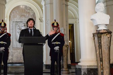 MDZol | El presidente Javier Milei llegará a Córdoba cerca de las 14 horas, dará su discurso a la gente que se congregue en la plaza San Martín y regresará a Buenos Aires. Foto: Presidencia