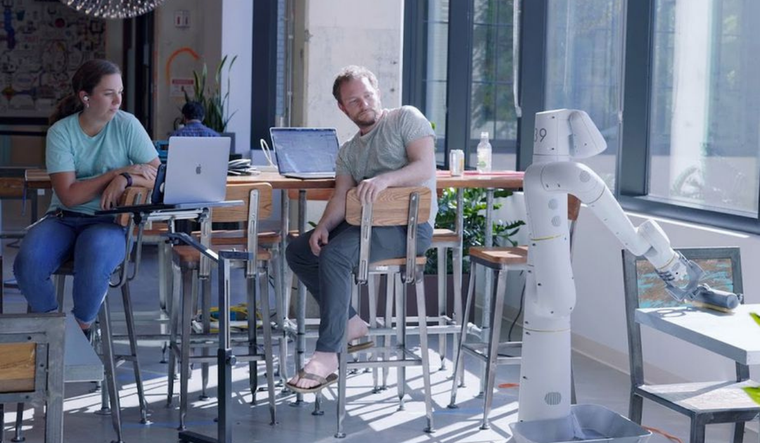 Los robots que está probando Google conviven con los empleados dentro de las oficinas