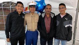Los tres hijos de Narciso Barranco (segundo por la derecha), Alejandro, Emanuel y José Luis Barranco, se unieron al Cuerpo de Marines de EE.UU.