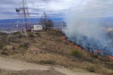 Se produjo un foco de incendio en la parte baja de la Estación Astrofísica de Bosque Alegre, mientras se realizaban tareas de desmalezamiento. Foto: Prensa UNC