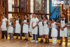 Dos participantes de MasterChef Celebrity estarían viviendo un fuerte acercamiento.