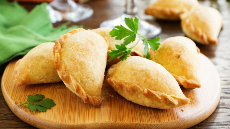 Empanadas: un plato amado por los argentinos. Foto: Shutterstock