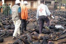 Recuento de cadáveres, tras el suicidio colectivo de Kanunga.