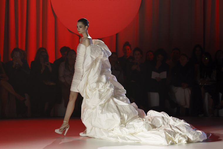 Vestido del diseñador francés Stephane Rolland. EFE/ Andreu Dalmau Vestido del diseñador francés Stephane Rolland. EFE/ Andreu Dalmau