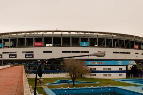 Racing informó que cambiará el personal que se encarga de preservar el campo de juego del Cilindro de Avellaneda. Racing informó que cambiará el personal que se encarga de preservar el campo de juego del Cilindro de Avellaneda.